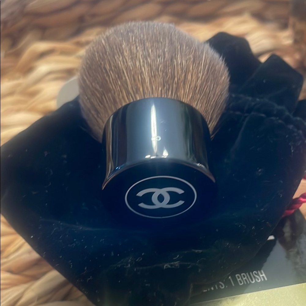CHANEL Petit Pinceau Makeup Brush #8. NIB